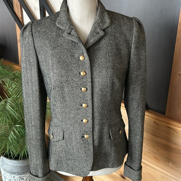 Chaps Jackets & Blazers - Chaps Women’s Blazer
	•	Size: Medium
	•	Color: Gray
	•	Condition: Pre-loved